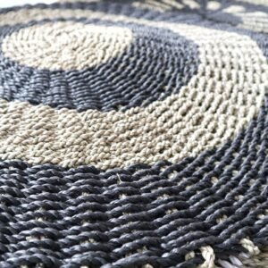 bG9jYWw6Ly9tZWRpYS85SC8wRS82MFIzMEMxRzZSVDMwRTlILzY2MTY5NmViLmpwZWc.jpg Round Seagrass Black & Tan - Circles - 1m