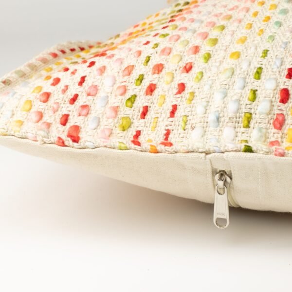 bG9jYWw6Ly9tZWRpYS85SC9FRC82MFIzMEMxSjZNUzNFRDlIL2IwMmMwYzJkLmpwZw.jpg Hidden Rainbow Cushion Cover – 60 x 60 cm