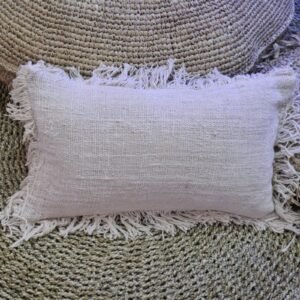 bG9jYWw6Ly9tZWRpYS85Si80Qy82MFIzMEMxRzZSVDM0QzlKLzYyYjc0ZmEzLmpwZWc.jpg Linen Lumbar Cushion Cover with Fringe – 30 x 50 cm