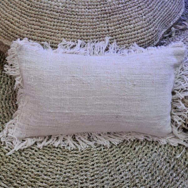 bG9jYWw6Ly9tZWRpYS85Si80Qy82MFIzMEMxRzZSVDM0QzlKLzYyYjc0ZmEzLmpwZWc.jpg Linen Lumbar Cushion Cover with Fringe – 30 x 50 cm