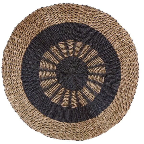 bG9jYWw6Ly9tZWRpYS85UC8wRS82MFIzMEMxRzZSVDMwRTlQLzkxYTEwMTA4LmpwZWc.jpg Black & Tan Inner Sun Round Seagrass Rug – 1 m