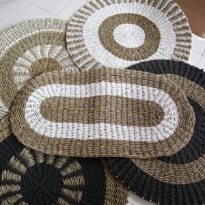 bG9jYWw6Ly9tZWRpYS85Ui8wRS82MFIzMEMxRzZSVDMwRTlSLzQyNzA1OTg2LmpwZWc.jpg White & Tan Oval Seagrass Rug – 60 x 120 cm