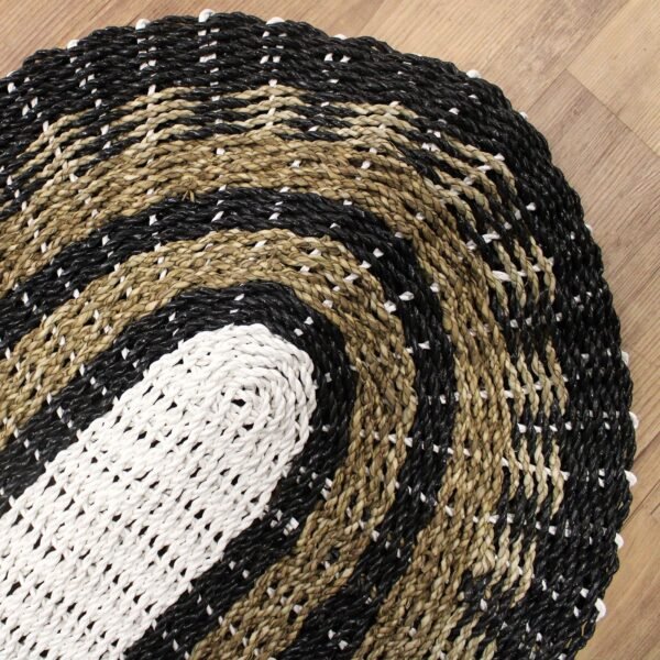 bG9jYWw6Ly9tZWRpYS8xSi8yQy82MFIzMEMxRzZSVDMyQzFKLzRmZWE1YjJlLmpwZWc.jpg Black, White & Tan Oval Seagrass Rug – 60 x 120 cm