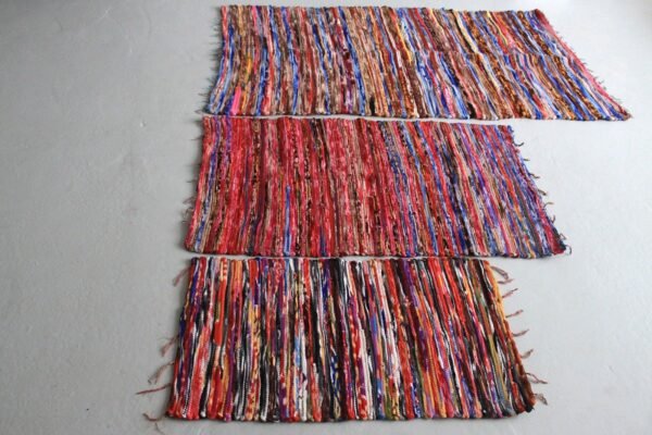 bG9jYWw6Ly9tZWRpYS8xUC8wQy82MFIzMEMxRzZHVjMwQzFQLzI3N2FmZjcyLmpwZWc.jpg Small Recycled Cotton Rag Rug – 50 x 90 cm