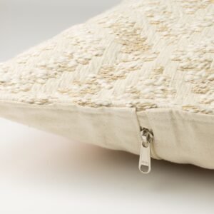 bG9jYWw6Ly9tZWRpYS9IRy9FRC82MFIzMEMxSjZNUzNFREhHL2E3MWE5YmI2LmpwZw.jpg Neutral Geo Creme Cushion Cover – 60 x 60 cm