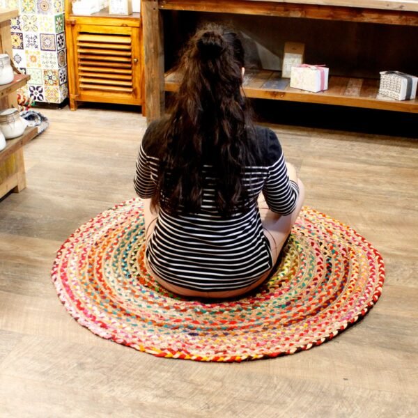 bG9jYWw6Ly9tZWRpYS9ITi84Qy82MFIzMEMxRzZNVzM4Q0hOLzMzMjA2OTNhLmpwZWc.jpg Round Jute & Recycled Cotton Rug – 120 cm