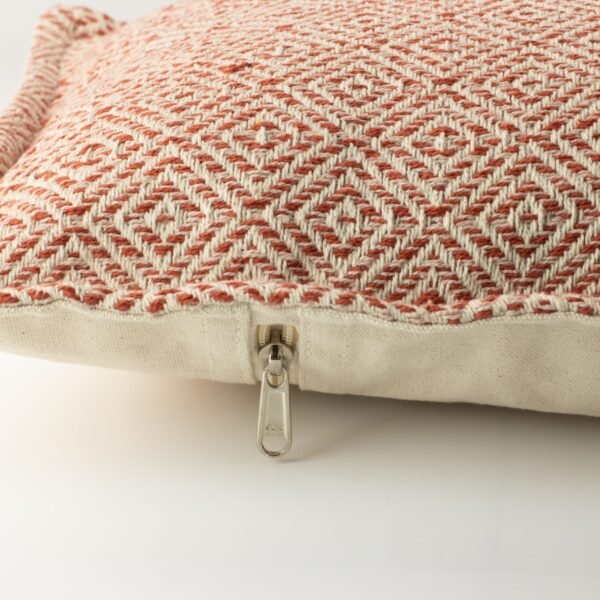 bG9jYWw6Ly9tZWRpYS9IUC9DRC82MFIzMEMxSjZNUzNDREhQLzQ3ZDE2MTFmLmpwZw.jpg Burgundy Squares Lumbar Cushion Cover – 30 x 50 cm