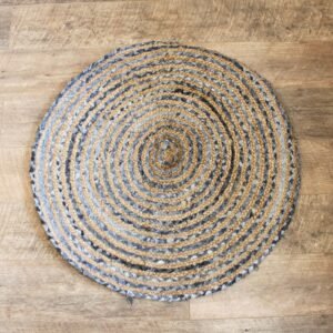bG9jYWw6Ly9tZWRpYS9TRy84Qy82MFIzMEMxRzZNVzM4Q1NHLzkzNjQyMWYwLmpwZWc.jpg Round Jute and Recycle Denim Rug- 90 cm