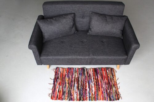 bG9jYWw6Ly9tZWRpYS9TRy8wQy82MFIzMEMxRzZHVjMwQ1NHLzhkZTYxZjNlLmpwZWc.jpg Small recycled cotton rag rug, 50 x 90 cm