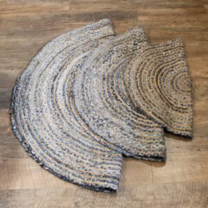 bG9jYWw6Ly9tZWRpYS9TSi84Qy82MFIzMEMxRzZNVzM4Q1NKLzBmZmE4NWViLmpwZWc.jpg Round Jute & Recycled Denim Rug – 150 cm