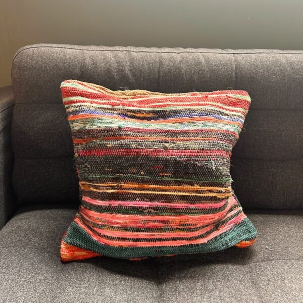 bG9jYWw6Ly9tZWRpYS9TSy84RC82MFIzMEMxRzZXVDM4RFNLLzMyNWFkZWI1LmpwZWc.jpg Multicoloured Rag Rug Cushion Cover
