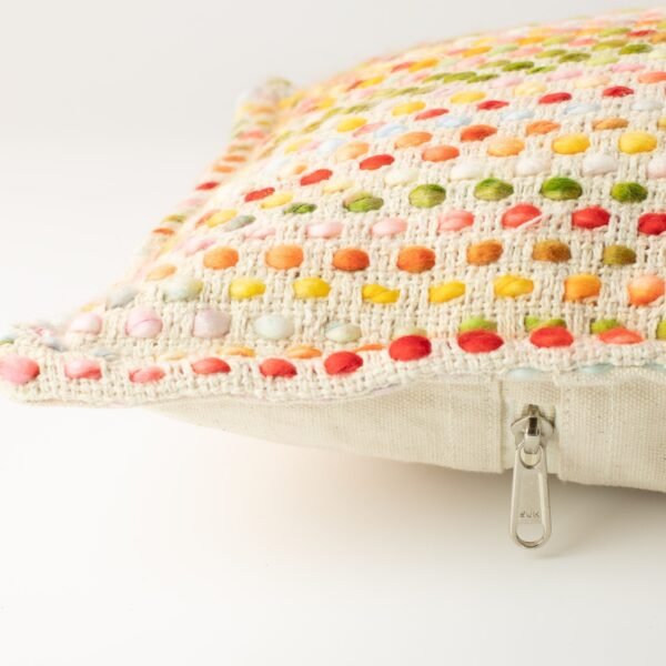 bG9jYWw6Ly9tZWRpYS9TSy9DRC82MFIzMEMxSjZNUzNDRFNLLzE5N2RkMzk5LmpwZw.jpg Hidden Rainbow Lumbar Cushion Cover – 30 x 50 cm
