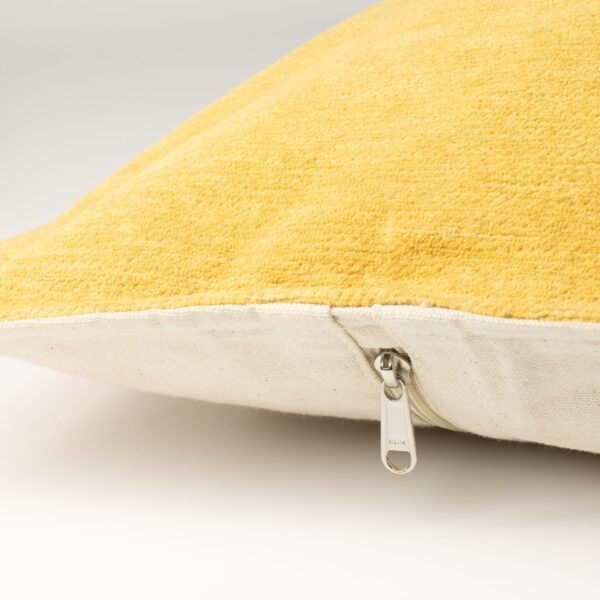 bG9jYWw6Ly9tZWRpYS9TUC9FRC82MFIzMEMxSjZNUzNFRFNQLzNmY2RiYjZkLmpwZw.jpg Marigold Loom Cushion Cover – 60 x 60 cm