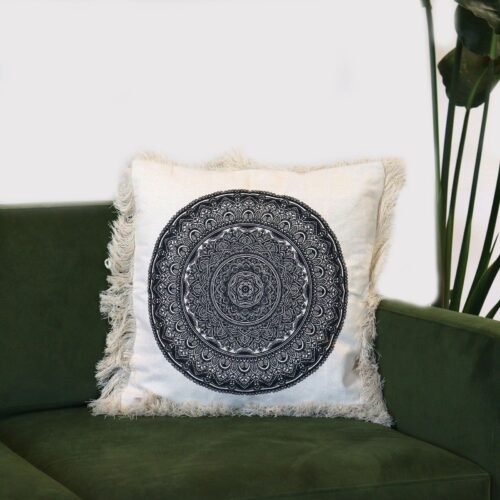 bG9jYWw6Ly9tZWRpYS9TUi80Qy82MFIzMEMxRzZSVDM0Q1NSLzgxYmU0NGY4LmpwZWc.jpg Black Traditional Mandala cushion cover, 45 x 45 cm
