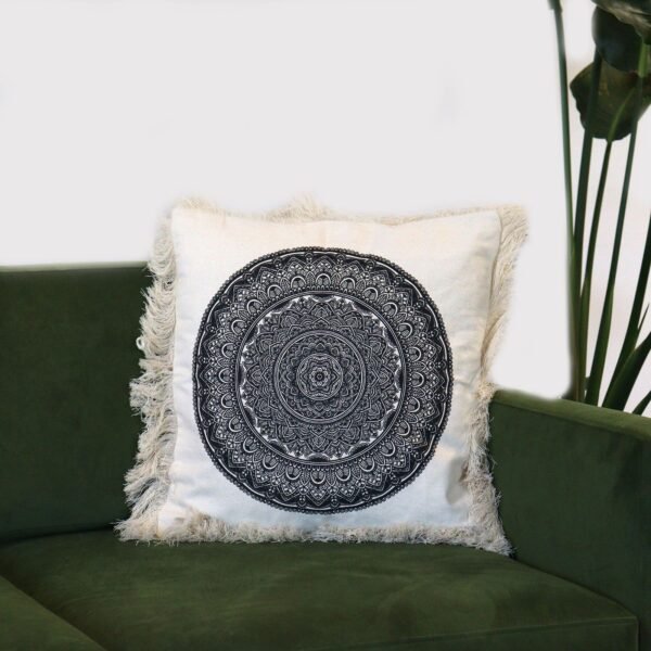 bG9jYWw6Ly9tZWRpYS9TUi80Qy82MFIzMEMxRzZSVDM0Q1NSLzgxYmU0NGY4LmpwZWc.jpg Black Traditional Mandala cushion cover, 45 x 45 cm