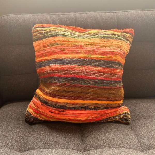 bG9jYWw6Ly9tZWRpYS9TUi84RC82MFIzMEMxRzZXVDM4RFNSLzI0NGEzYmRmLmpwZWc.jpg Sunrise Oranges rag rug cushion cover